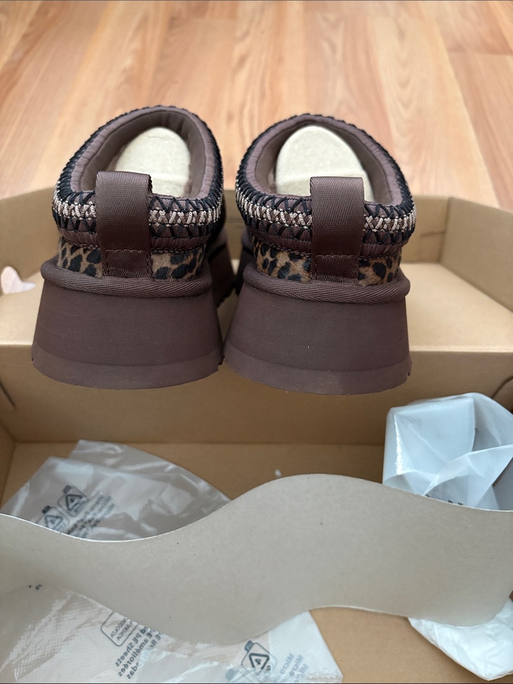 UGG Tazz Caspian Slippers - Picture 4 of 7